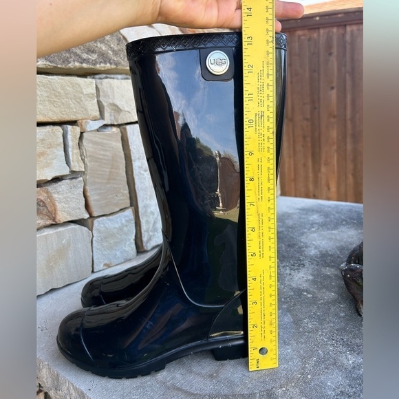 UGG Shaye classic black water proof rain boot w/high gloss finish. Sz-6.    B - Picture 12 of 15